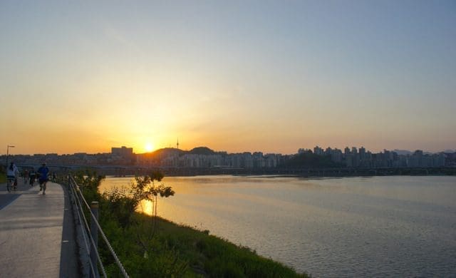 Seoul at Night | 29 Amazing Things for Insomniacs to do After Dark 36 seoul at night | cycling next to the Han Raiver