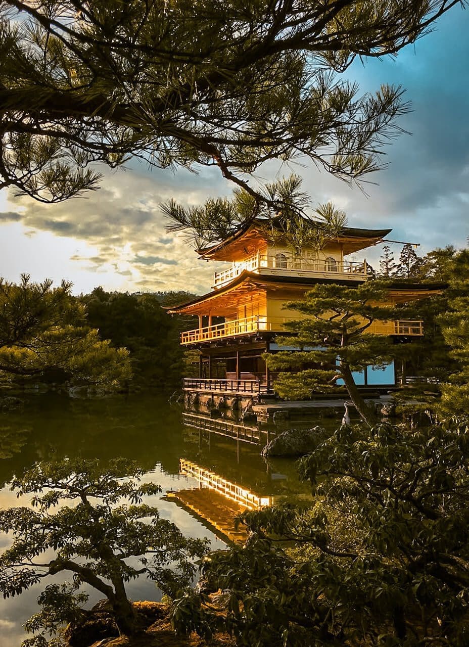 Magic Hour at Kinkakuji Temple, the Golden Pavilion in Kyoto 1 kinkakuji temple golden pavilion kyoto