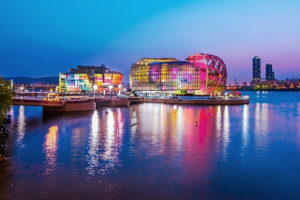 Seoul at Night | 29 Amazing Things for Insomniacs to do After Dark 37 seoul at night | banpo hangang park