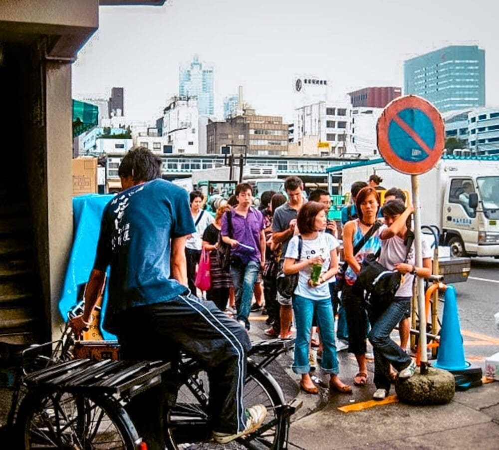 line-up at Sushi Dai at Tsukiji Fish Market