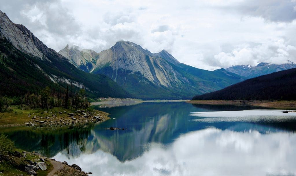 Maligne Lake Cruise | How to visit Famous Spirit Island in Jasper 7 Medicine Lake