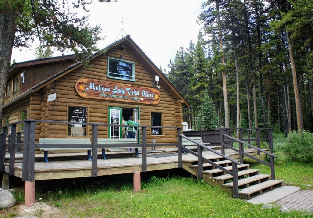 Maligne Lake Cruise | How to visit Famous Spirit Island in Jasper 6 Ticket office for the Maligne Lake Cruise