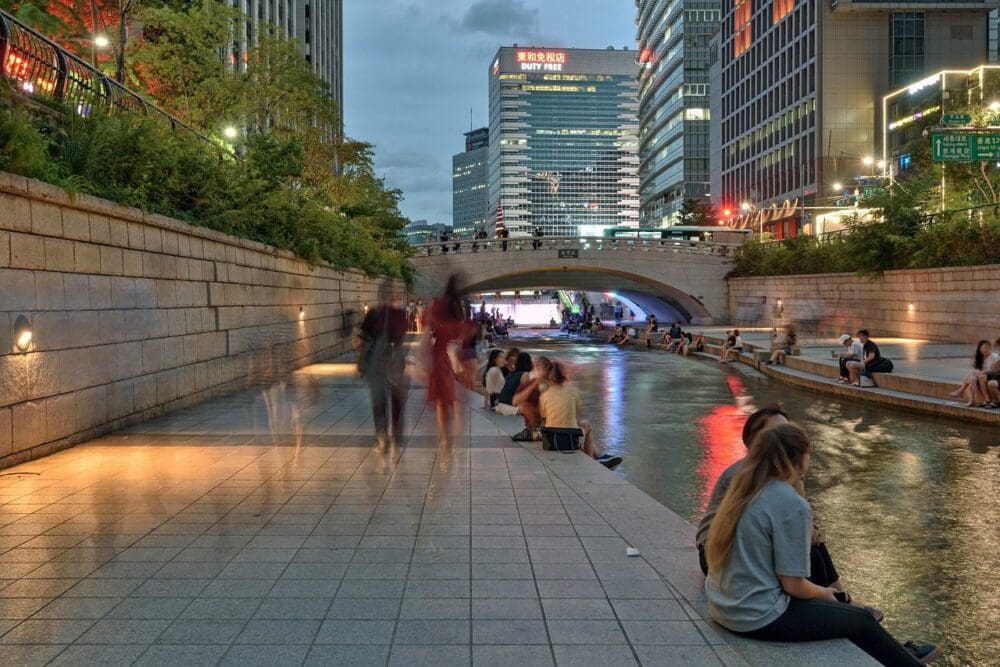 Seoul at Night | 29 Amazing Things for Insomniacs to do After Dark 3 seoul at night | cheonggyechon stream