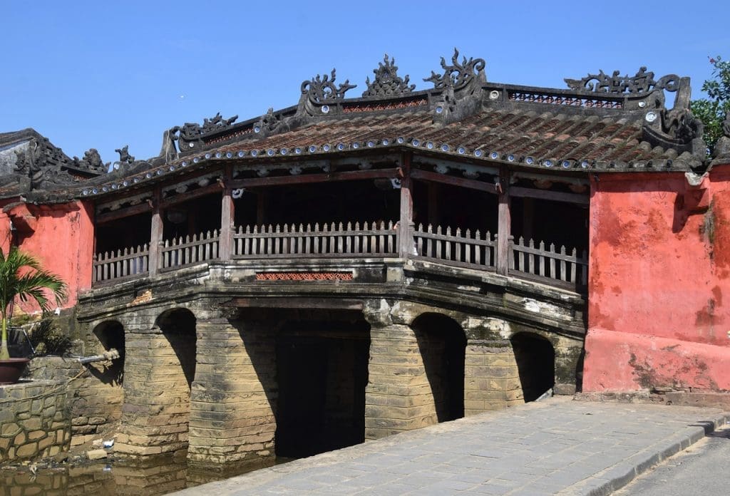 Things to do in Hoi An | How to spend 3 Amazing Days 6 things to do in Hoi An: see the iconic Japanese bridge
