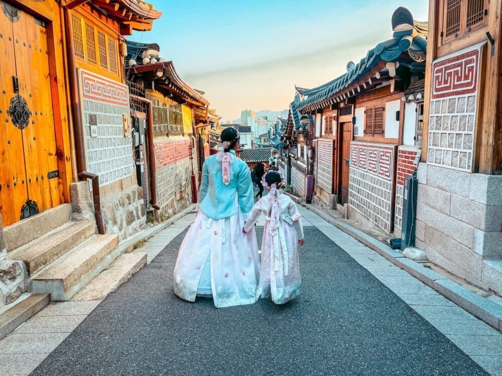 renting a hanbok in seoul: bukchon hanok village