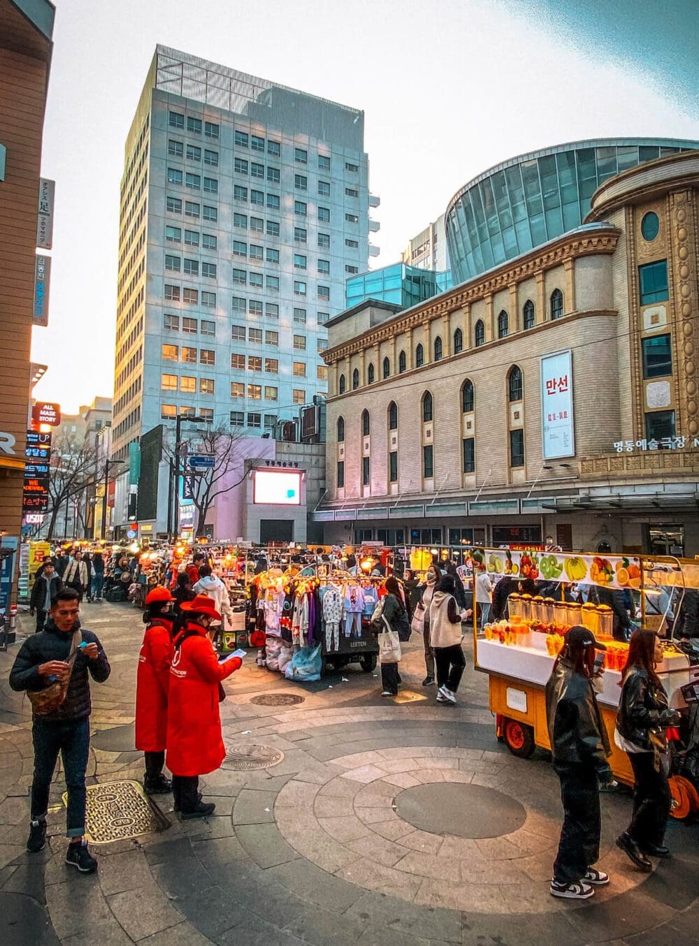 Seoul at Night | 29 Amazing Things for Insomniacs to do After Dark 19 seoul at night | myeongdong night market
