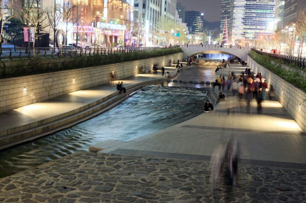 summer in korea | cheonggyecheon stream