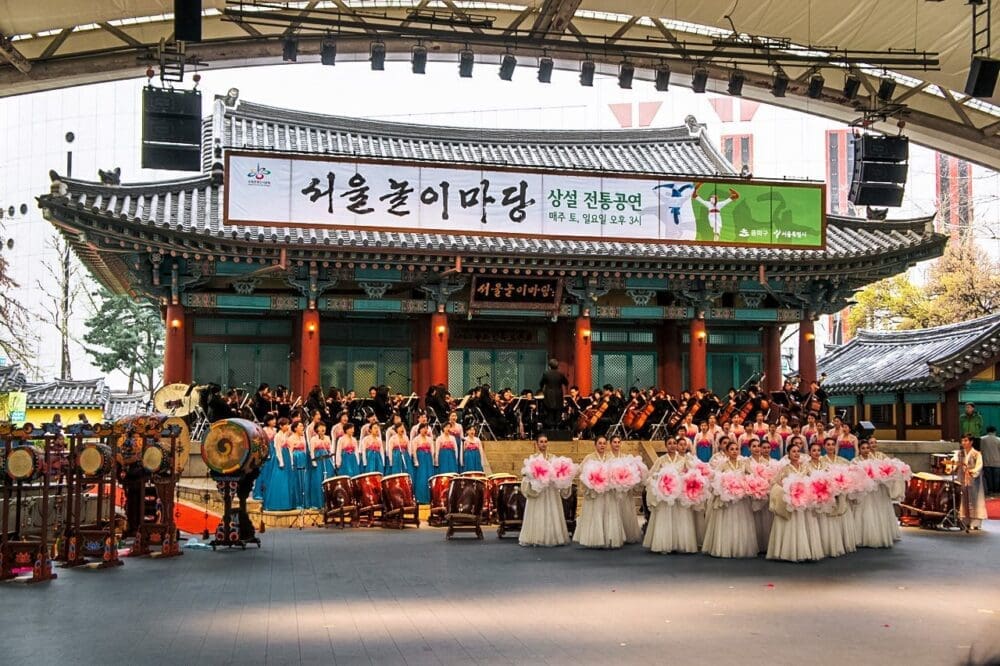 seoul norimadang at seokchon lake