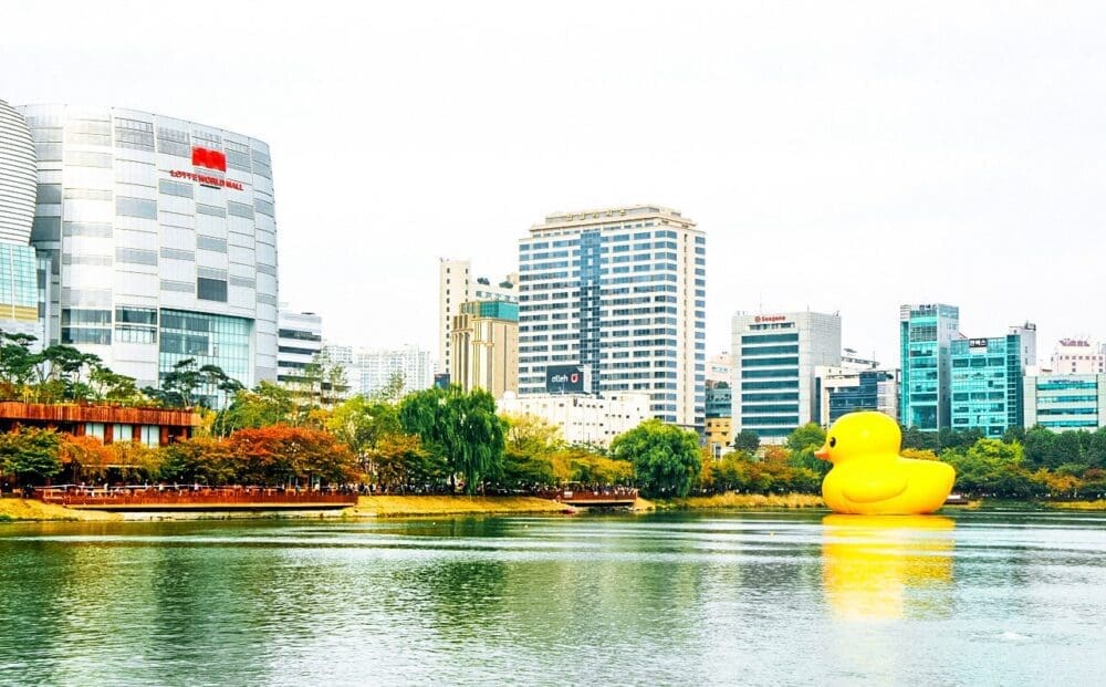 rubber duck on seokchon lake