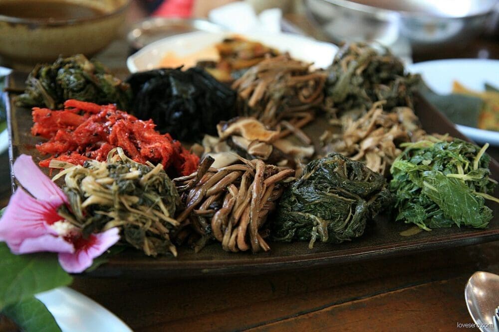 what to eat in seoul | namul in spring
