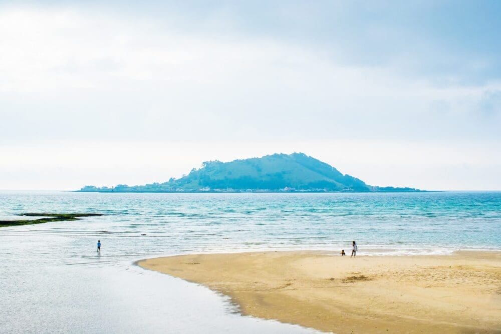 17 Spectacular Beaches in Korea to Beat the Summer Heat 2 beaches in korea | hyeopjae beach korea