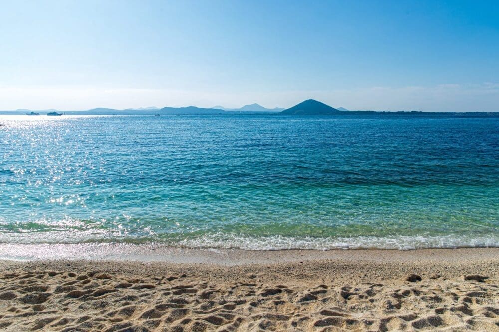 17 Spectacular Beaches in Korea to Beat the Summer Heat 17 beaches in korea | Seobinbaeksa in Jeju