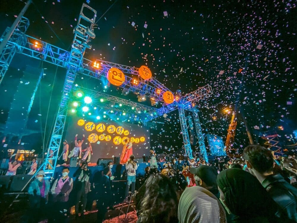 lotus lantern parade in seoul | Hoehyang Hanmadang 