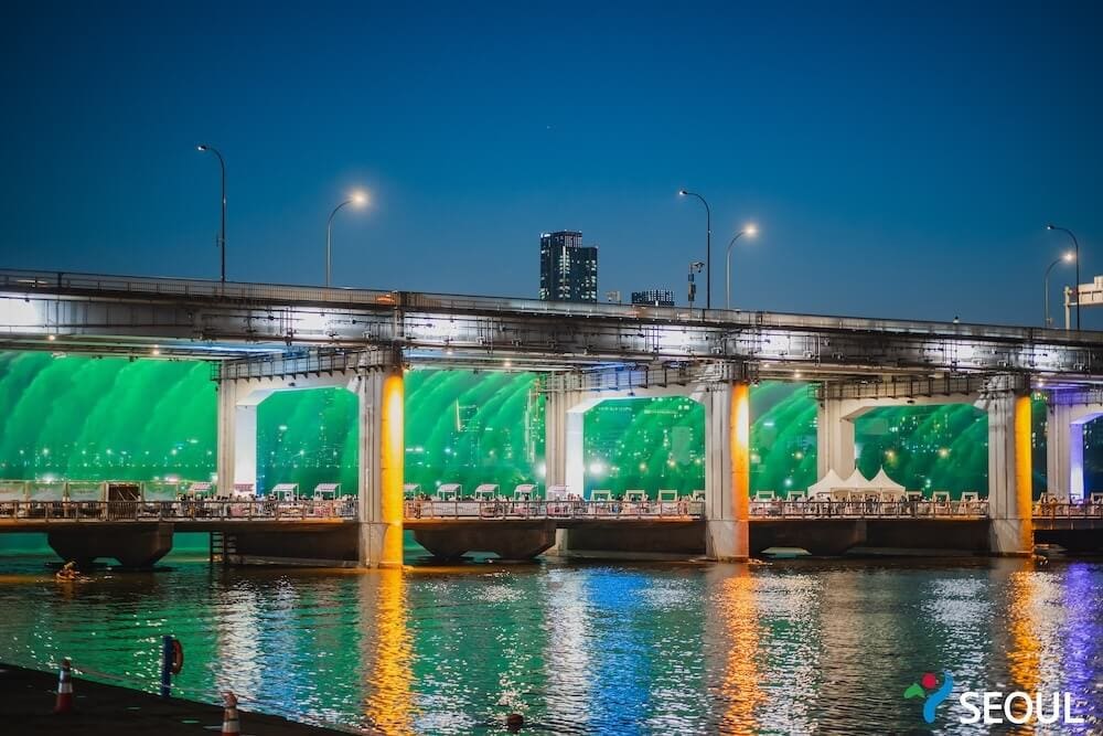 The Dazzling Banpo Bridge Rainbow Fountain | Current Schedule 2026 + How to Get There 3 banpo bridge moonlight rainbow fountain