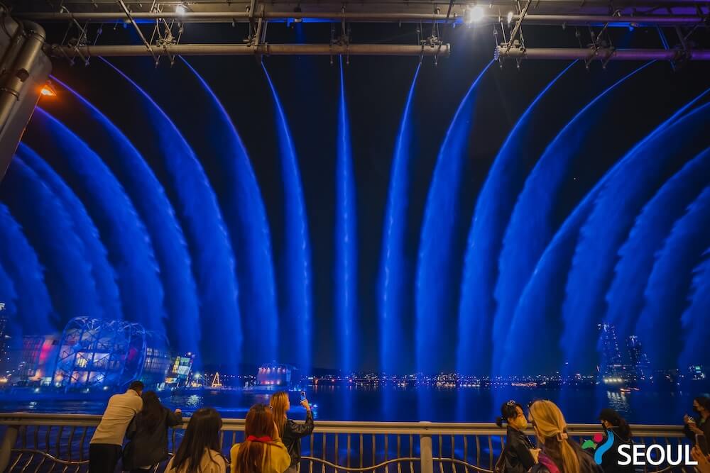 The Dazzling Banpo Bridge Rainbow Fountain | Current Schedule 2026 + How to Get There 13 banpo bridge moonlight rainbow fountain