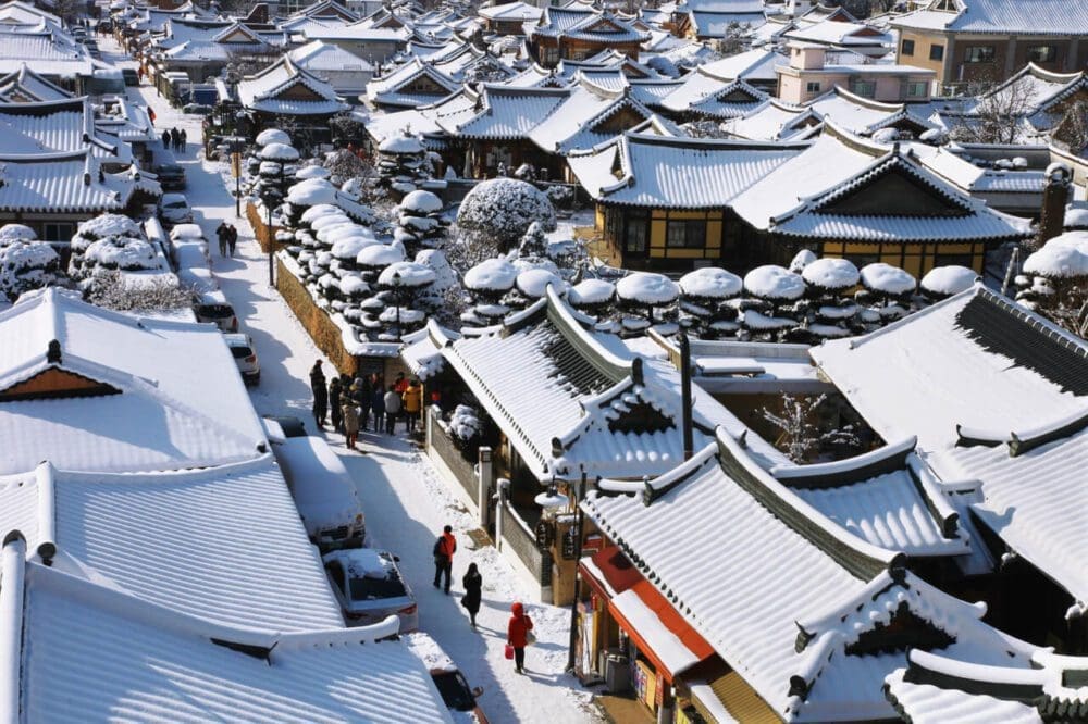 winter in korea | hanok village in snow