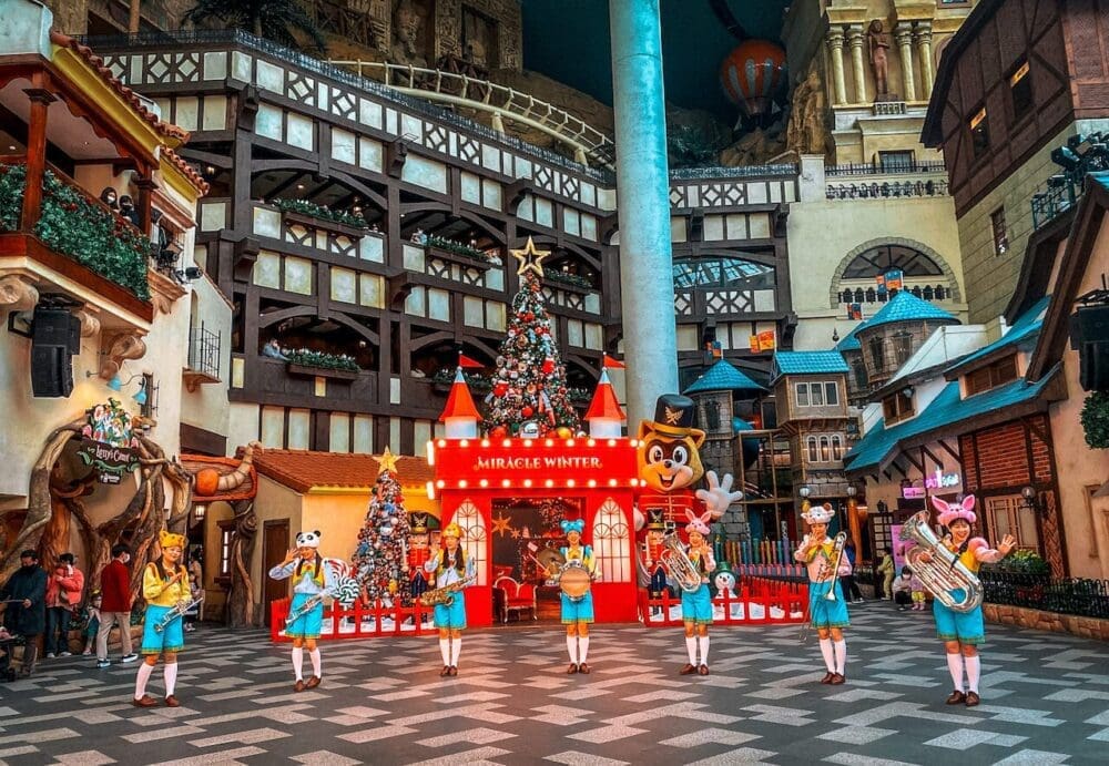 Christmas in Seoul 2026 | The 26 Best Festive Things to Do in Seoul for Christmas 13 christmas in seoul | lotte world miracle winter