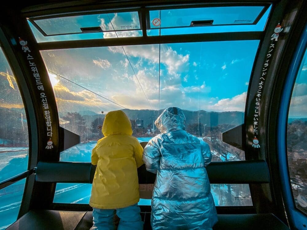 Vivaldi Park Snowy Land Guide 2025 / 26 | The Best Sled Park near Seoul for Winter 3 vivaldi park snowy land gondola