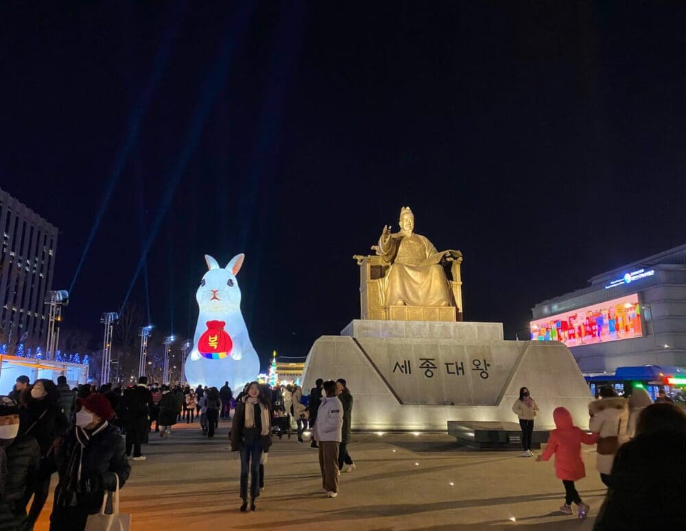 Seoul at Night | 29 Amazing Things for Insomniacs to do After Dark 6 seoul at night | gwanghwamun plaza