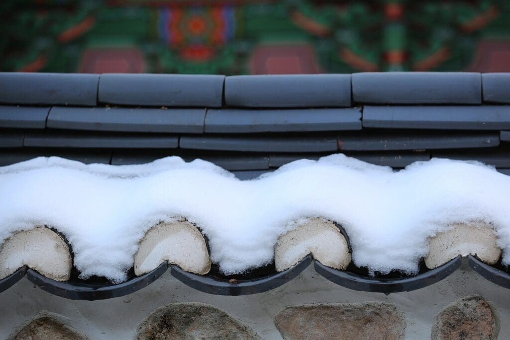 Visiting Korea in February 2026 | Winter Insights from a 15-Year Seoul Expat 6 february in korea | hanok with snow