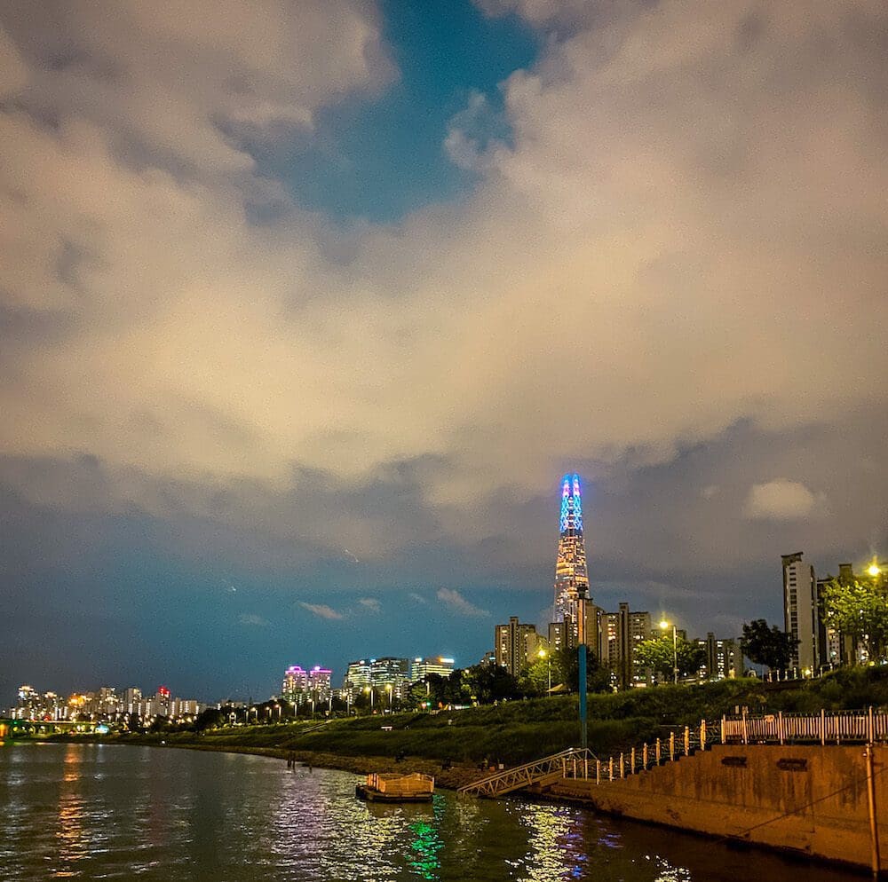 Seoul at Night | 29 Amazing Things for Insomniacs to do After Dark 34 jamsil hangang park