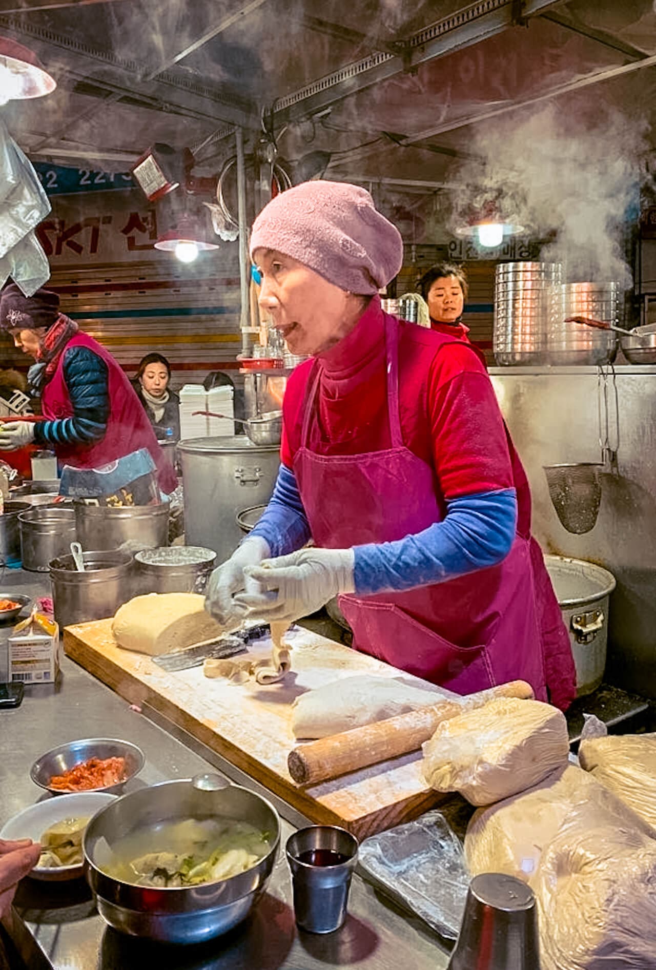 Seoul at Night | 29 Amazing Things for Insomniacs to do After Dark 21 seoul at night | gwangjang market netflix lady
