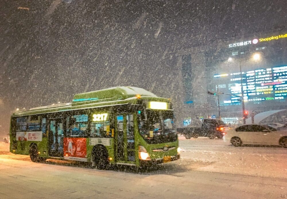 winter in seoul | bus in the snow