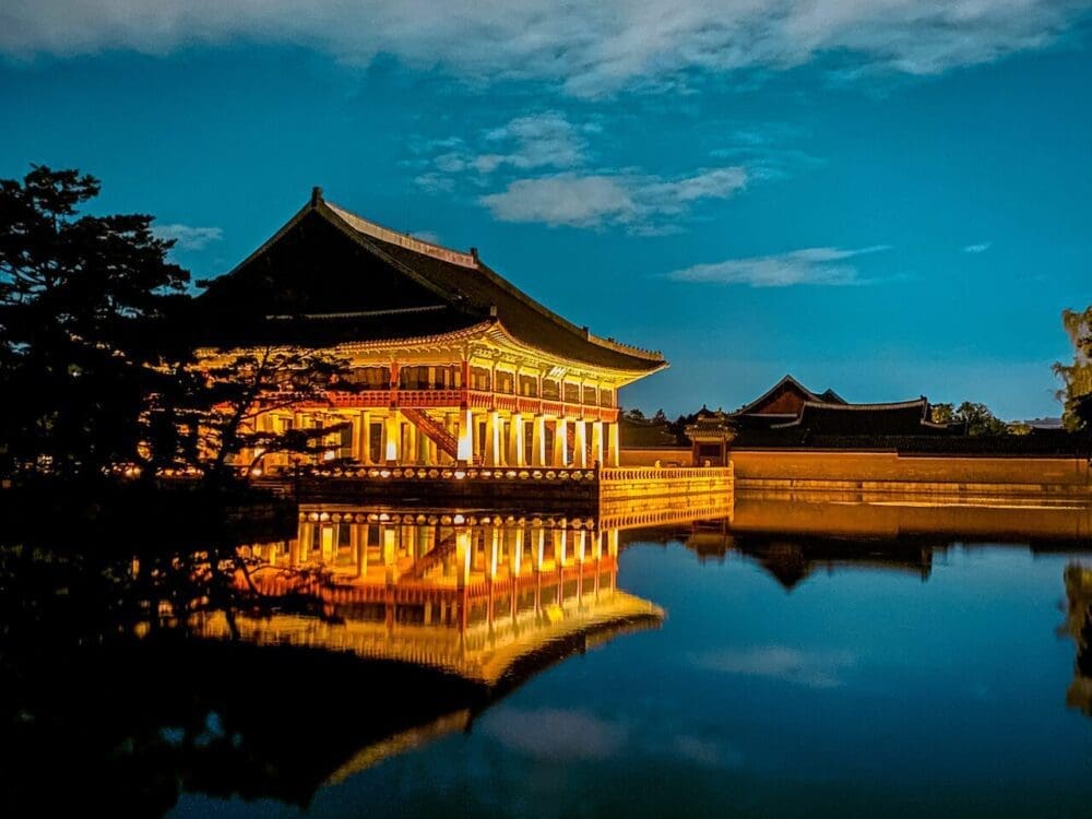 gyeongbokgung at night | Gyeonghoeru Pavilion