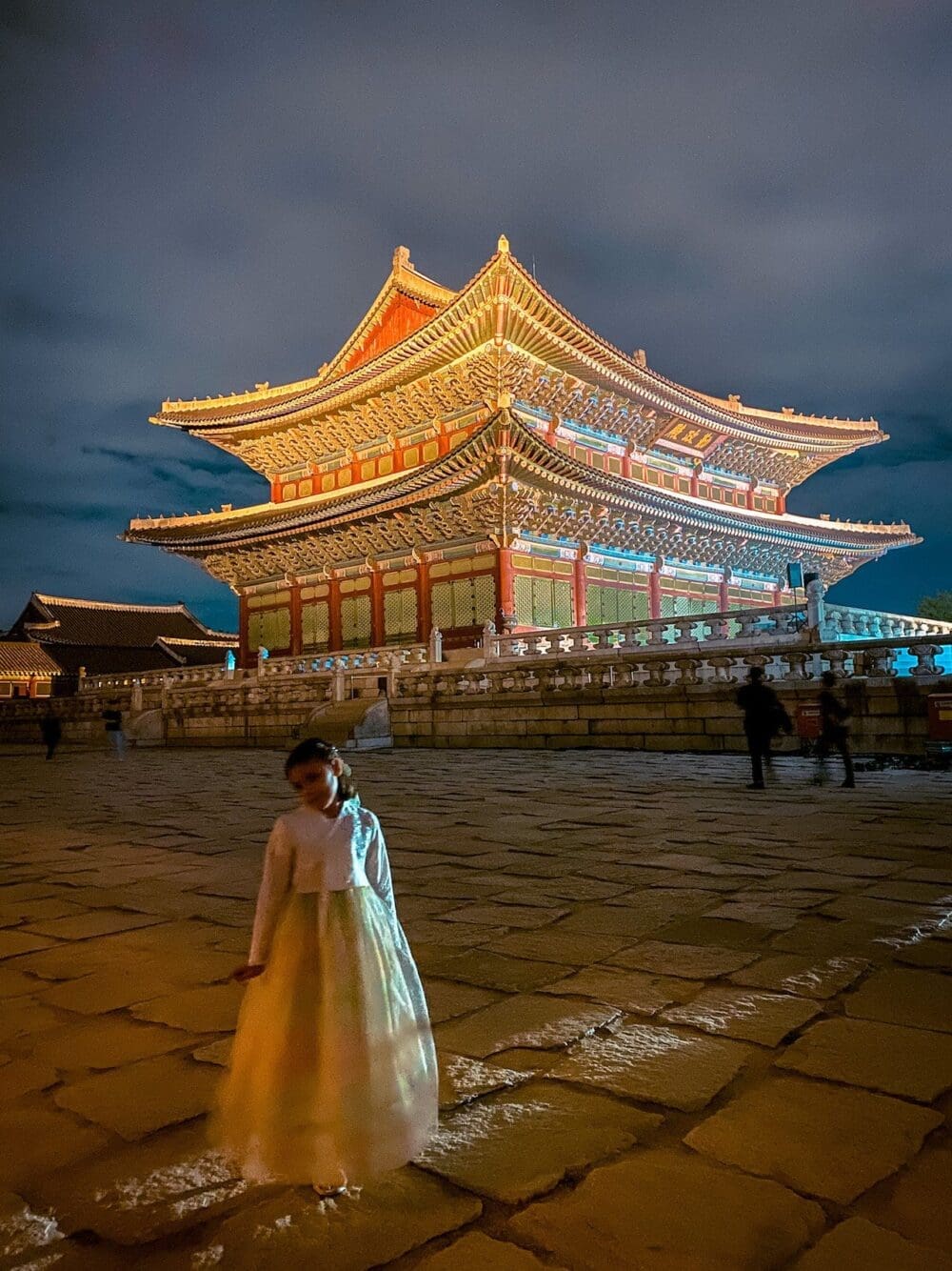 gyeongbokgung palace at night | Geunjeongjeon