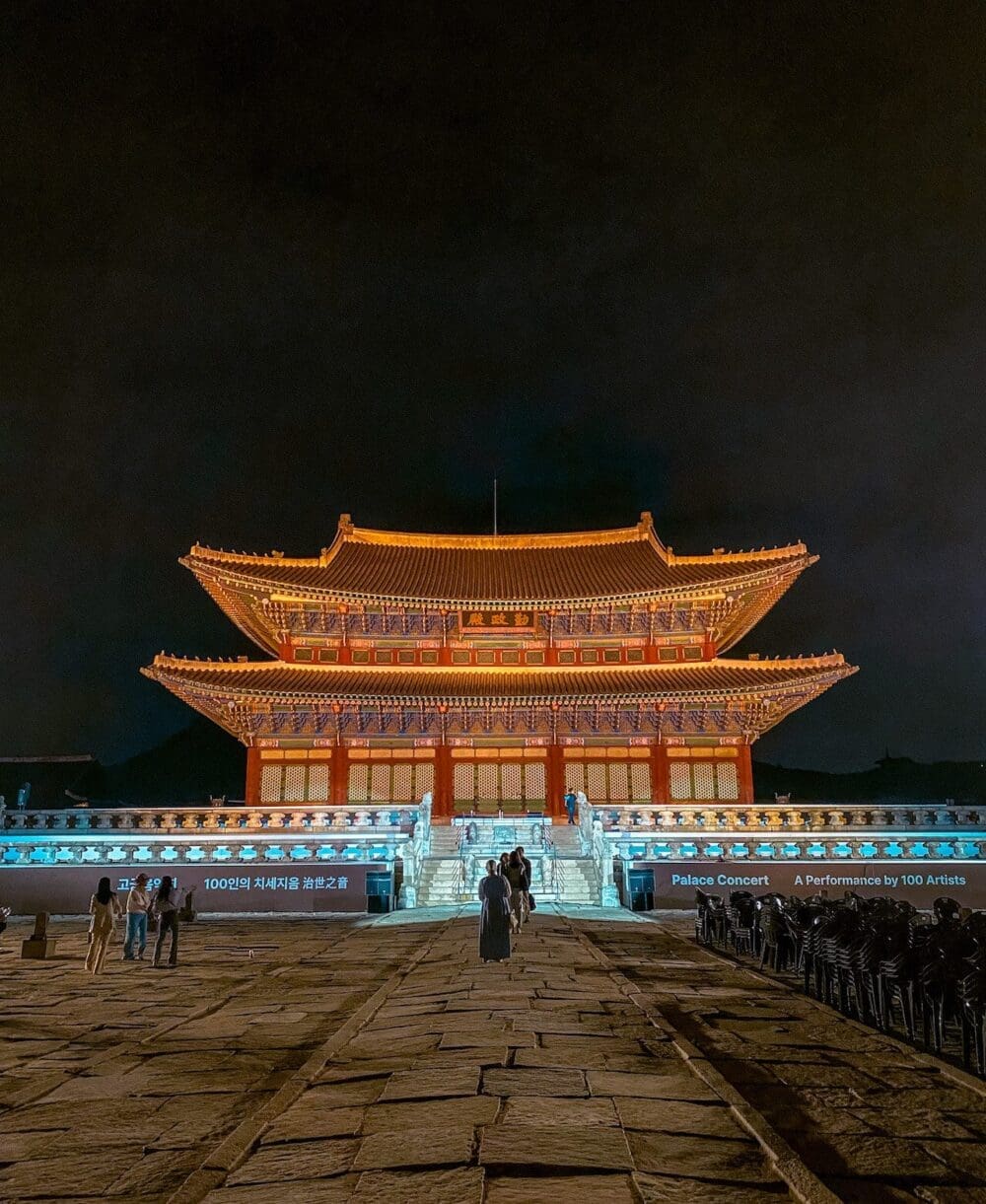 gyeongbokgung at night
