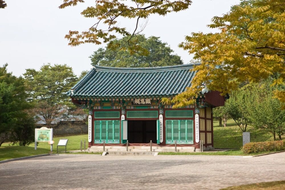 How to Visit Asan Ginkgo Tree Road and its 350 Magnificent Ginkgo Trees 12 hyeonchungsa shrine | asan ginkgo tree road