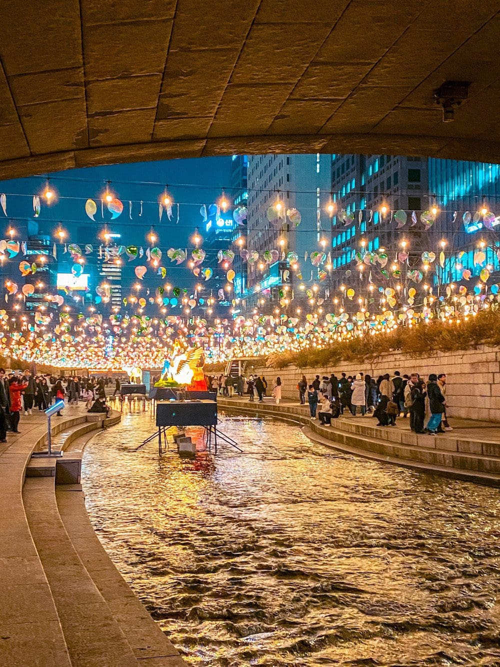 Seoul at Night | 29 Amazing Things for Insomniacs to do After Dark 5 seoul at night | cheonggyecheon stream
