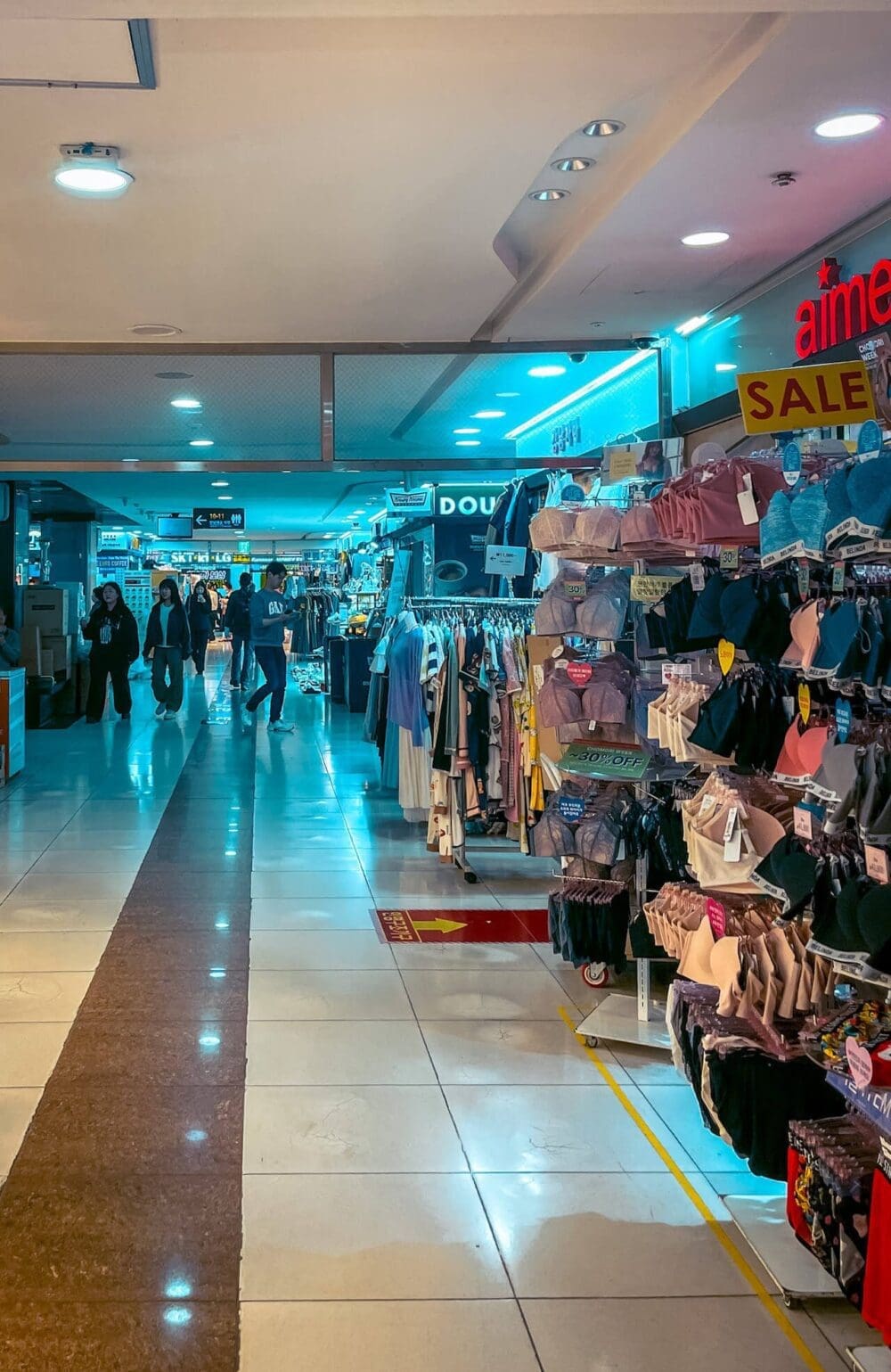 Budget Shopping in Seoul? 7 Cheap Places to Buy the Cutest Fashion, Accessories and Souvenirs 22 seoul affordable shopping | gangnam station underground mall