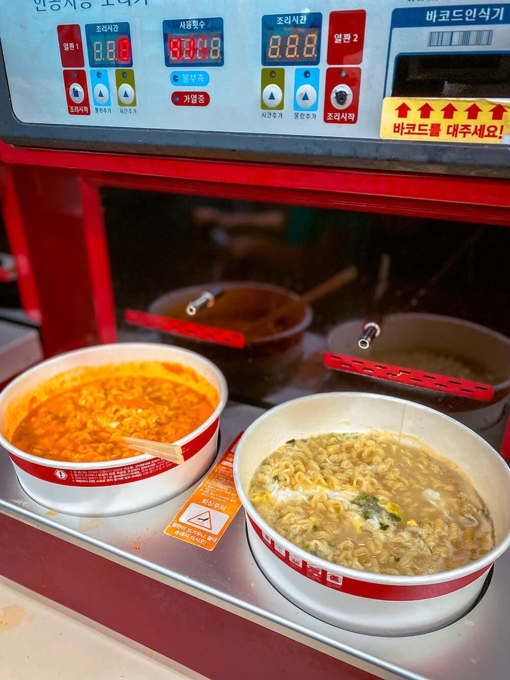 The Viral Ramyun Library in Seoul | A Noodle Novel with 225 Delicious Chapters 21 automated ramen cooking machine