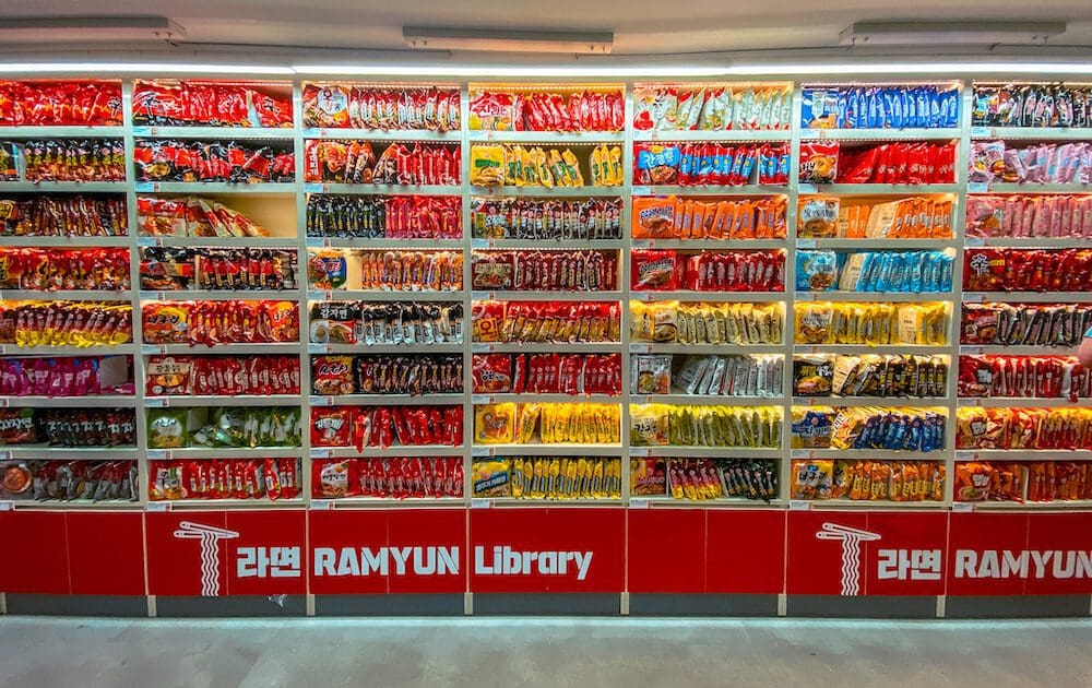 Seoul at Night | 29 Amazing Things for Insomniacs to do After Dark 35 seoul at night | ramyun library in jamsil hangang park