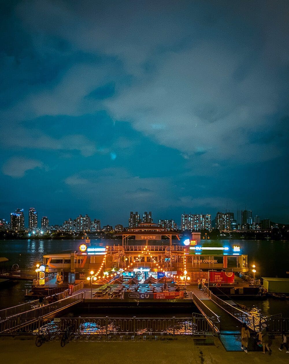 Seoul at Night | 29 Amazing Things for Insomniacs to do After Dark 9 seoul at night | 24 hour convenience stores