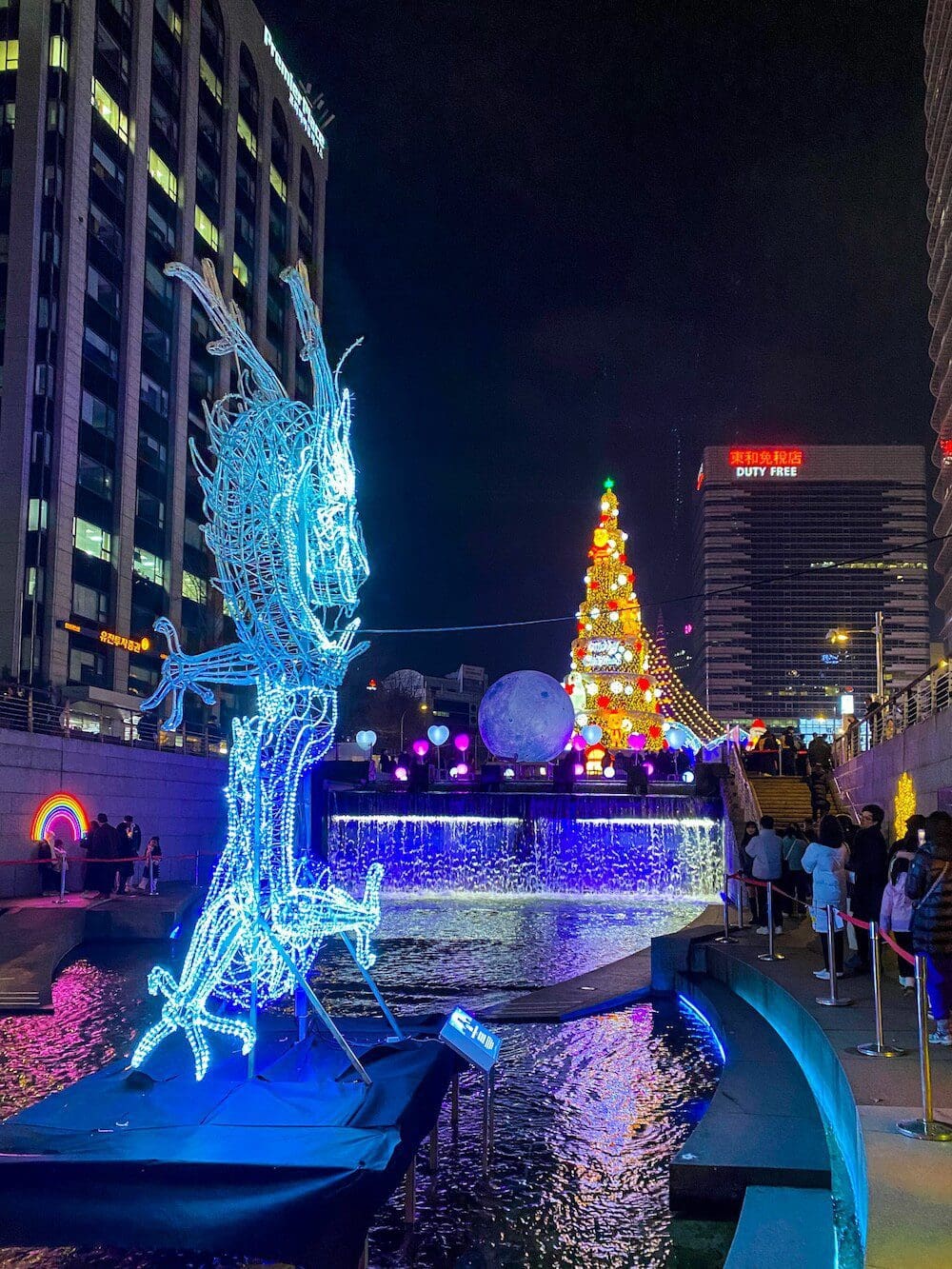 Seoul at Night | 29 Amazing Things for Insomniacs to do After Dark 4 seoul at night | cheonggyecheon stream