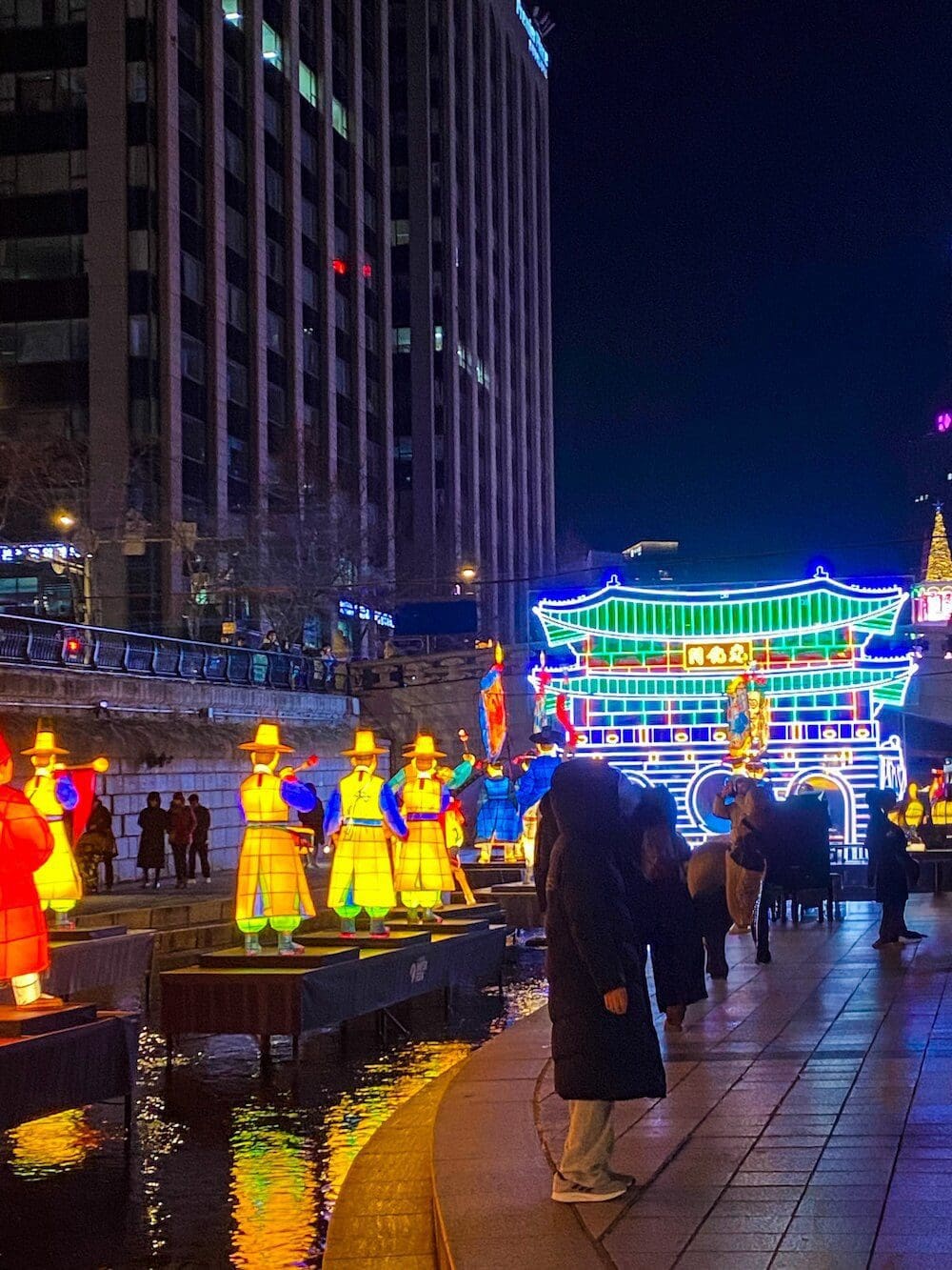 2026 Seoul Lantern Festival | A Radiant Celebration of Light at Cheonggyecheon Stream 20 seoul lantern festival | LED Gwanghwamun Gate