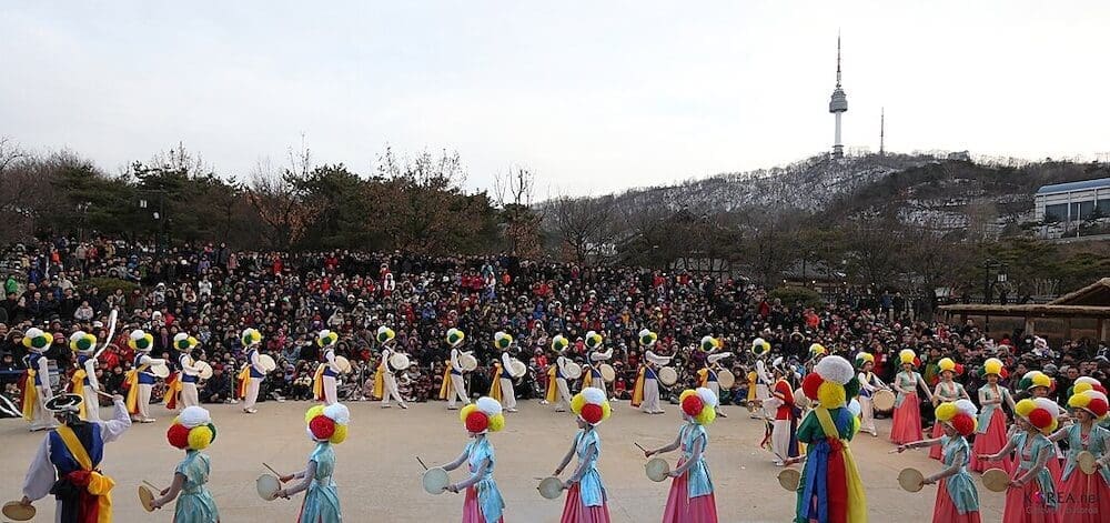 Jeongwol Daeboreum Fire Festival | 7 Places to Celebrate the Great Full Moon in South Korea 10 jeongwol daeboreum | namsangol hanok village