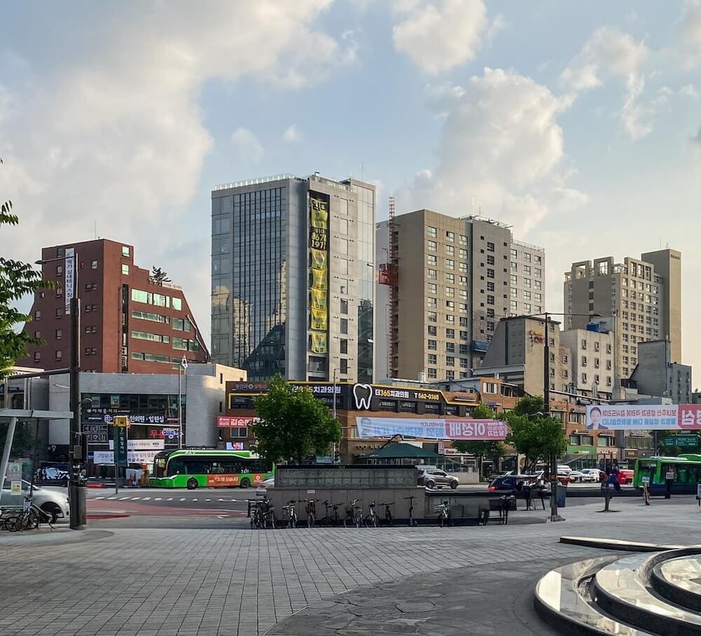 7 Delicious Places to Eat near Jamsilsaenae Station in Seoul | My Personal Favorites! 21 jamsilsaenae station intersection