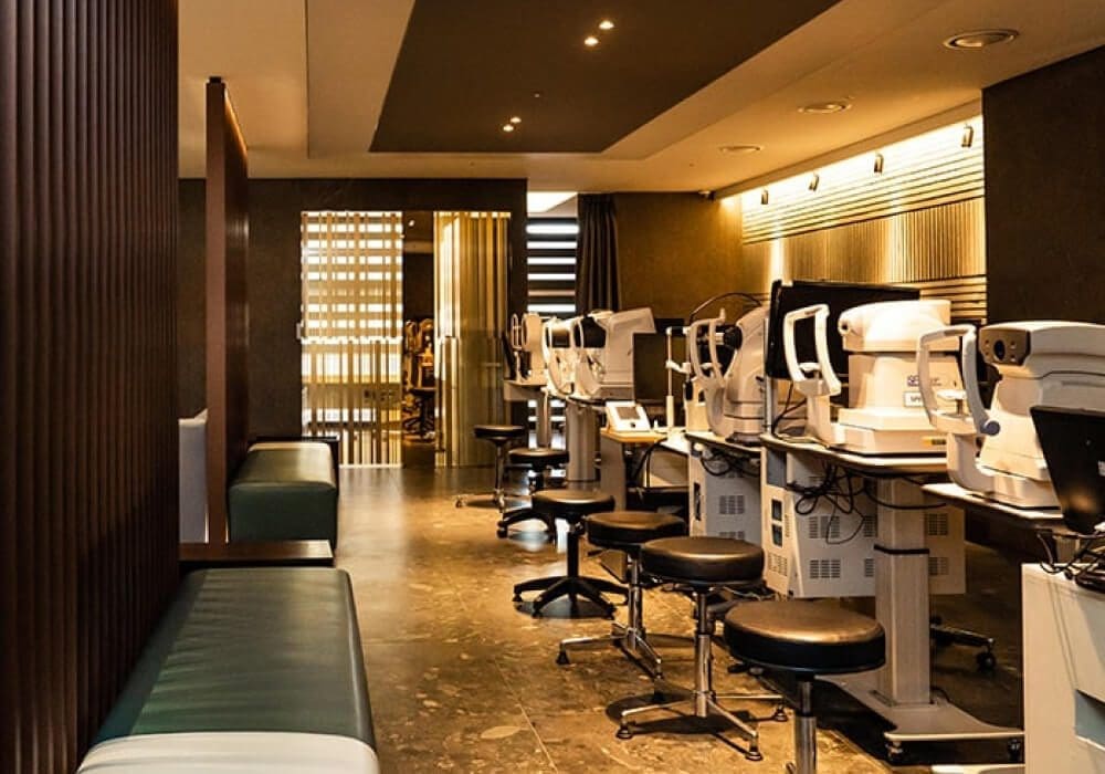 Bright Eye Clinic in Seoul | vision correction in korea for foreigners