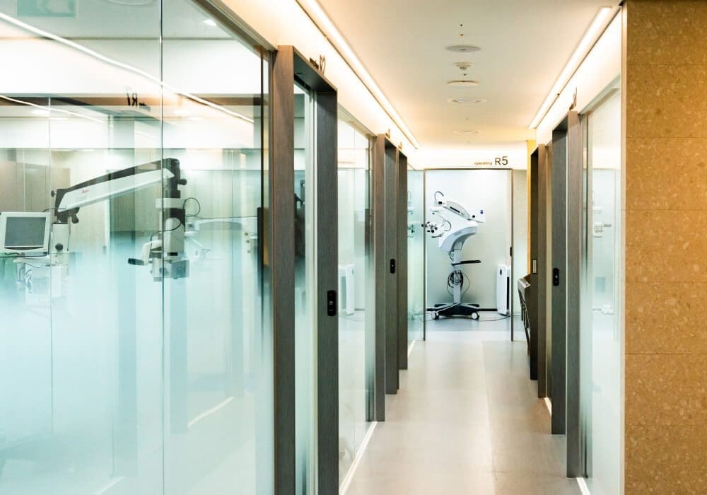 laser eye surgery suites at bright eye clinic in seoul