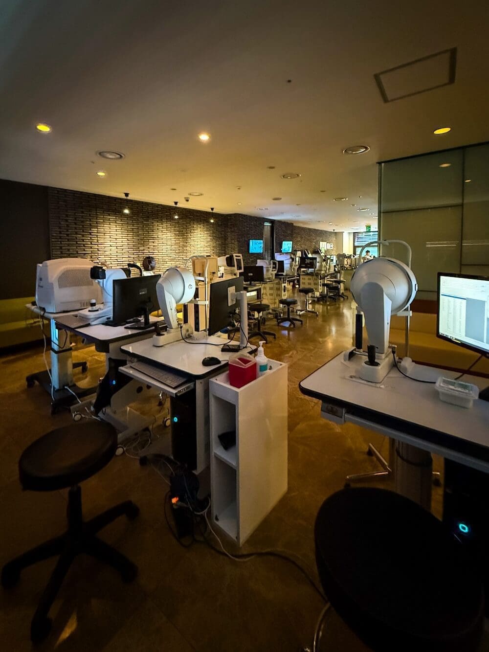 eye exam at bright eye clinic in seoul