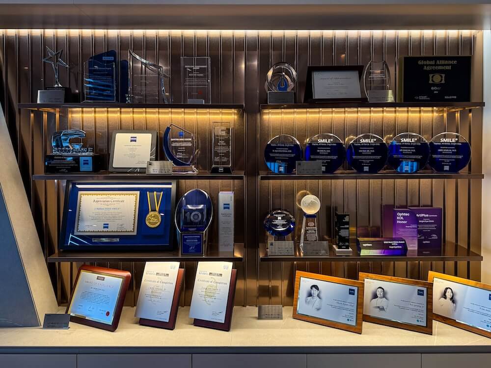 awards and certifications at bright eye clinic in seoul