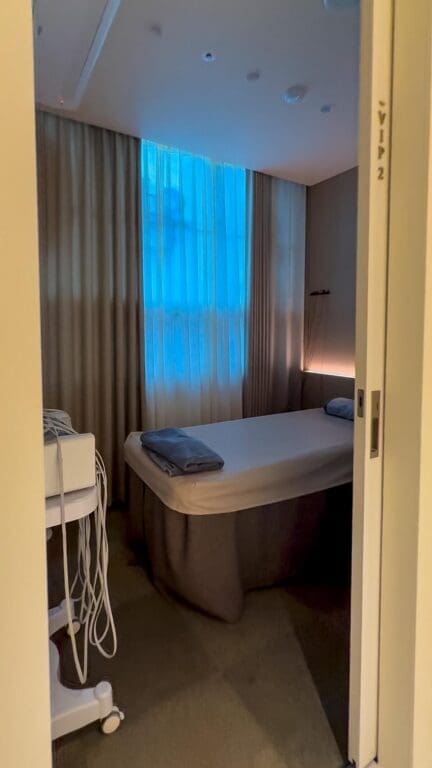 treatment room at duna clinic in seoul